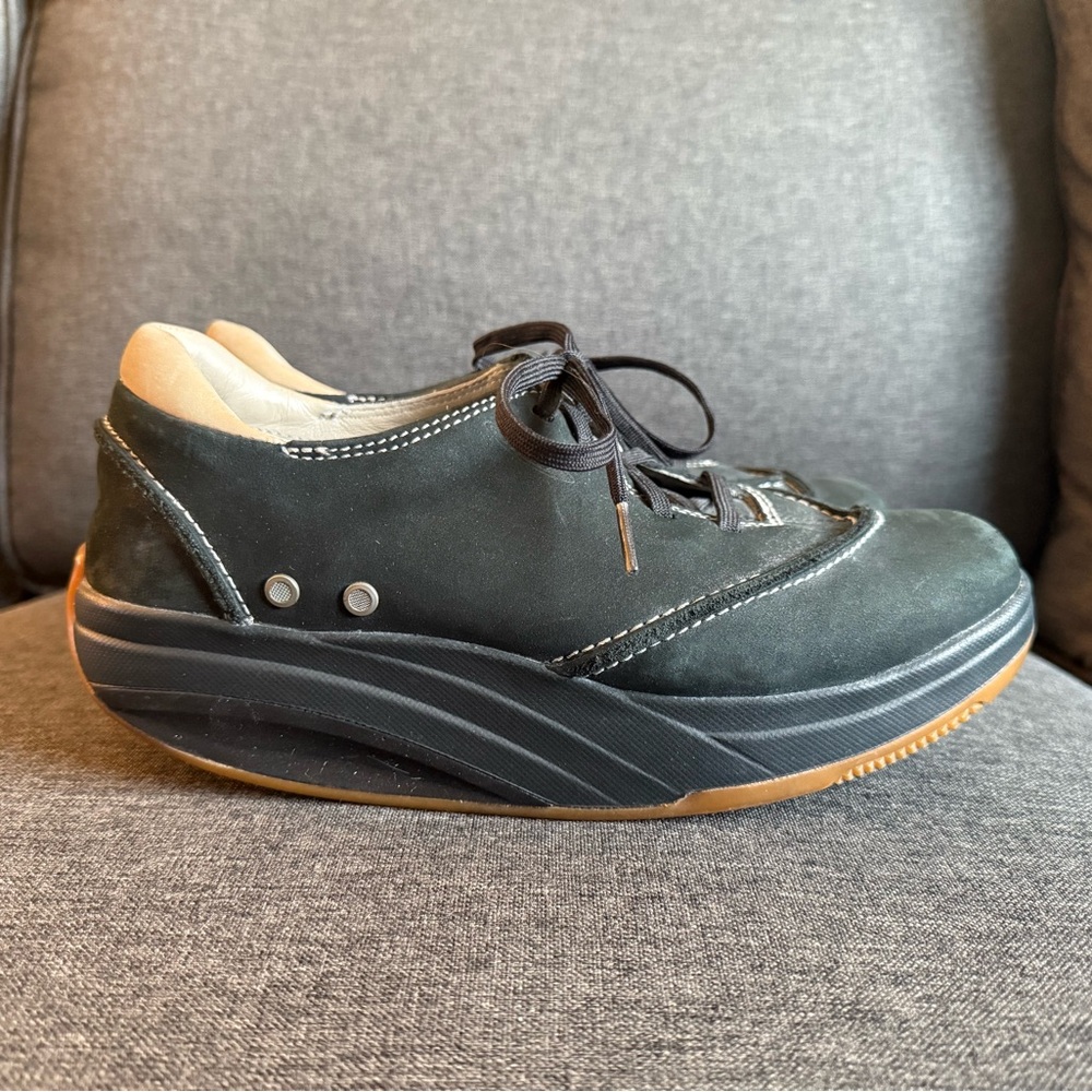 MBT Barabara Shoes - size 9